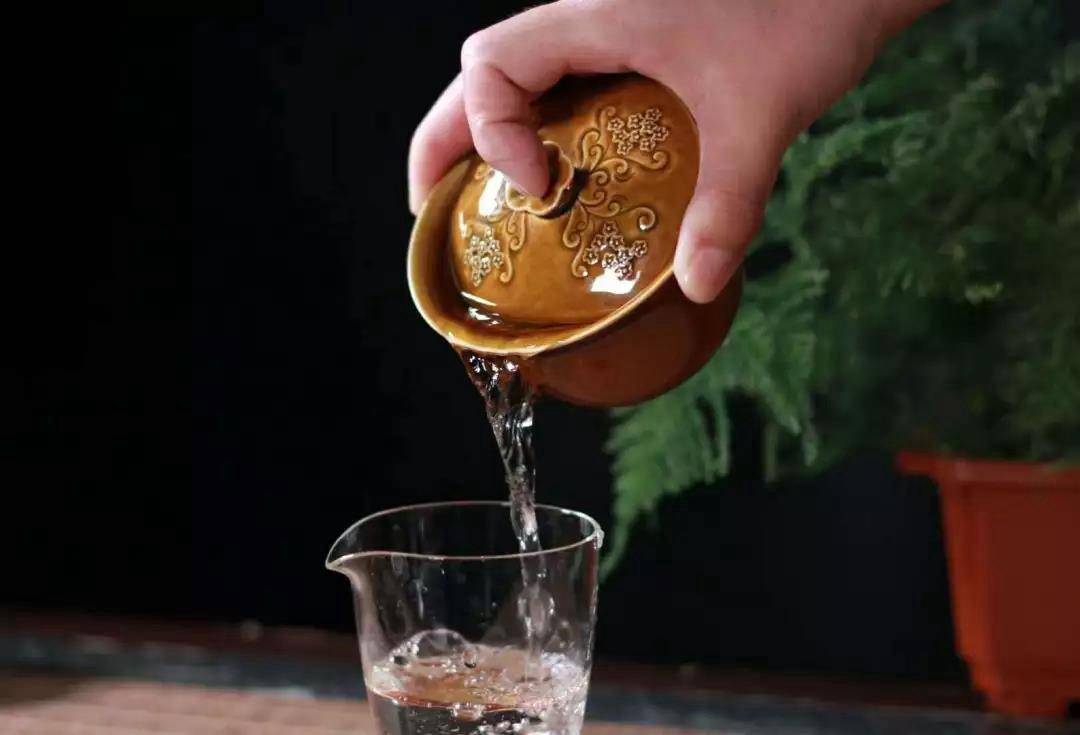 喝好茶，是要用蓋碗的