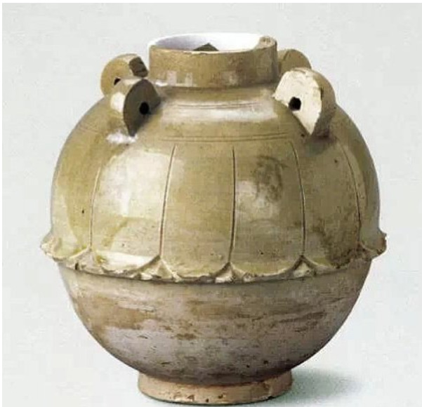 從范粹墓出土白釉四系罐，還不算真正意義上的白瓷