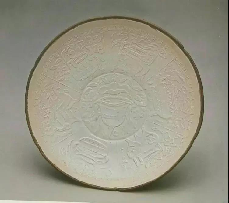 定窯印花博古圖案紋盤(pán)