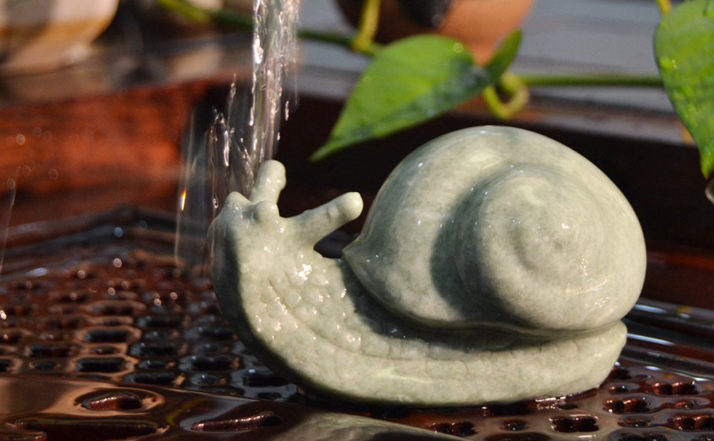 茶水從蝸牛茶寵身上流過(guò) 茶水從蝸牛茶寵身上流過(guò)